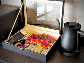 Coffee and/or coffee maker - The 478 Pool & Spa Miyakojima Luxury Villa (Miyakojima)