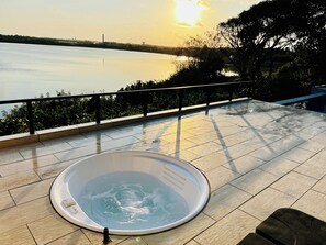 Outdoor spa tub - The 478 Pool & Spa Miyakojima Luxury Villa (Miyakojima)
