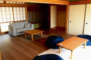 Interior - Kanaso (Hamada)