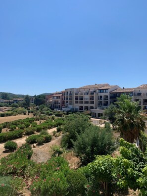 Exterior - BEACH TROPEZ: Charm and comfort just a stone's throw from the beach, with swimming pool (marines de gassin)