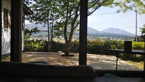 Interior - Blue Sky White Dragon (Minamiaso)