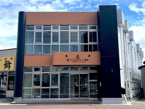 Exterior detail - Sunnemu Hotel in Kisakata (Nikaho)