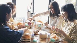 A group of people sitting around a wooden table with food and drinks. - The Glamping Plaza Ise-shima Base (Shima)