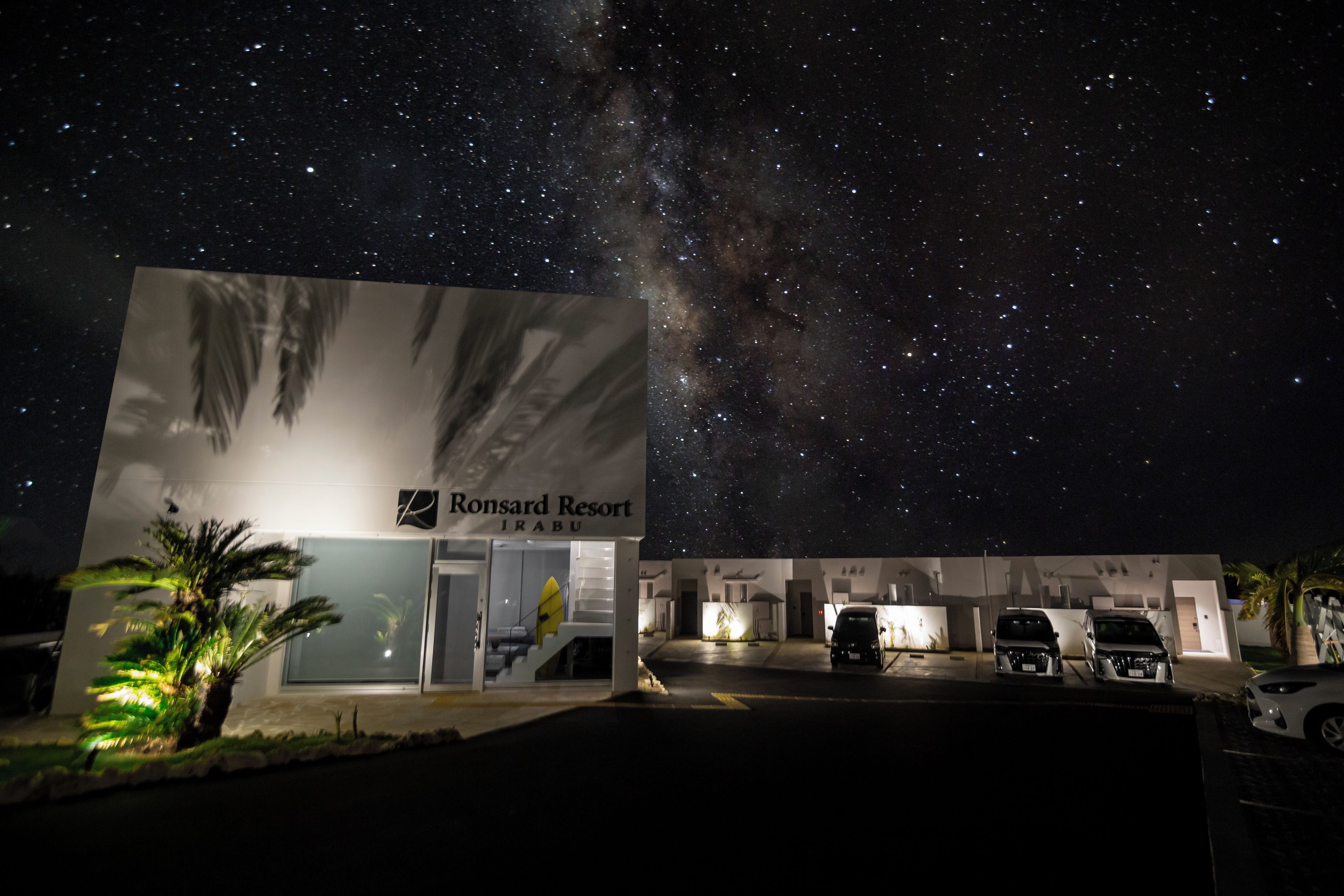 A hotel named "Ronsard Resort" with a clear view of the Milky Way in the night sky.
