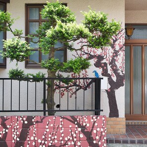 Exterior detail - Business Hotel New Yamato (Kawasaki)