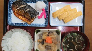 A tray with a fish, rice, tofu, and soup. - Business Hotel Mikumo (Konan)