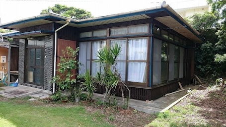 Exterior. Tebiro Beach Backpackers <amamioshima>