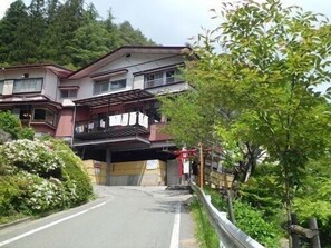 Exterior - Ryokan Reisui Fudouyu (Fujiyoshida)