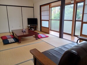 Interior - Moritasanchi (Ine)