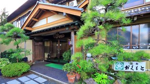 Exterior detail - Ryokan Okumoto (Takahama)