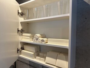 Interior - Bord de la Mer (Miyakojima)