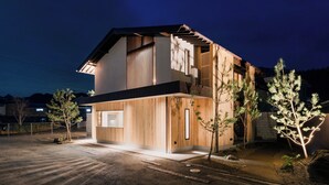 A modern two-story house with a flat roof, large windows, and a wooden facade. - Kiminoya (Awaji)