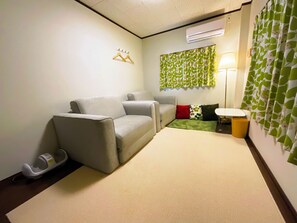 Living area - Sushi House (Shingu)
