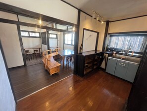 Interior - Yonna Yonna No.4 Nagachibi (Miyakojima)