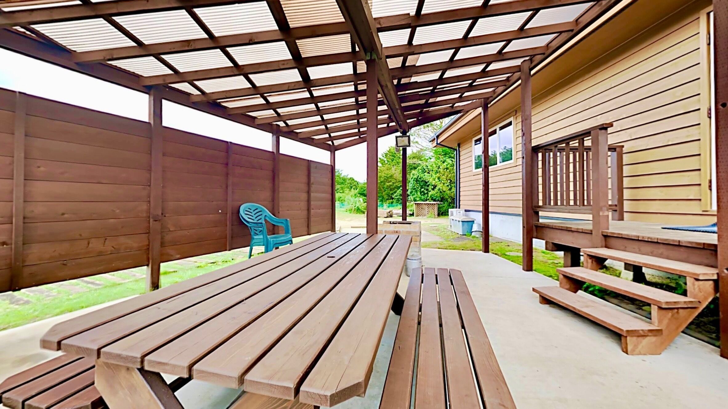 Outdoor dining