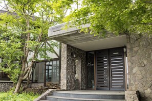 Exterior detail - Yamanoie Schiheil (Daisen)