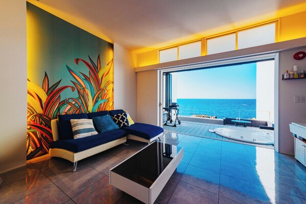 Interior - Blue Square (Fukui)