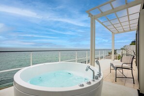 Bain à remous extérieur