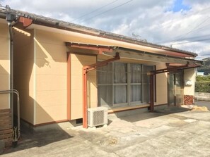 Exterior detail - Kamon Inn Kotobuki (Izumi)