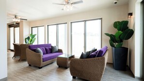 Living area - Leo Yu Resort Miyakojima (Miyakojima)