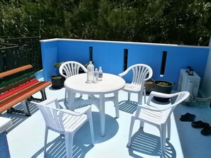Outdoor dining - Guesthouse Ryofu (Amami)