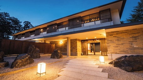 Exterior. Youzantei
