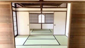 A traditional Japanese room with tatami flooring, sliding doors, and a shoji screen. - Myotoku-an (Kunisaki)