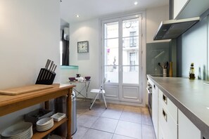 Private kitchen - Cozy 2-bedroom apartment in marvelous Cannes with AC (Cannes)