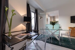 Dining - Cozy 2-bedroom apartment in marvelous Cannes with AC (Cannes)