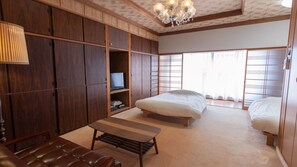 Room - Tomie Yado (Goto)