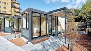 Outdoor dining - Sakanaya Stay Hot Spring Town Container Hotel (Izunokuni)