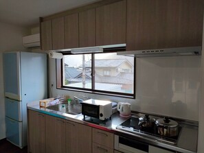 Private kitchen - Dinosaur Guesthouse (Katsuyama)