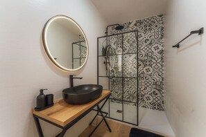 Hair dryer, towels - Gozo Penthouse with Terrace, BBQ & Private Roof (Gozo)