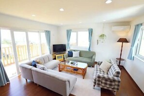 Living area - Ann Villa (Nakijin)