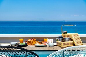 Outdoor dining - Izumo Hotel The Cliff (Izumo)