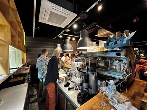 Bar (on property) - Artist Village Apartments Kochi (Kochi)