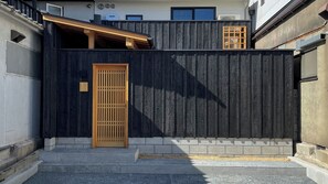 Exterior detail - Kurashi no Yado Temari Madoromi (Kurashiki)