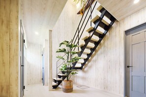 Interior - Maigre Kenny's House (Ito)