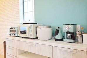 Interior - Maigre Kenny's House (Ito)