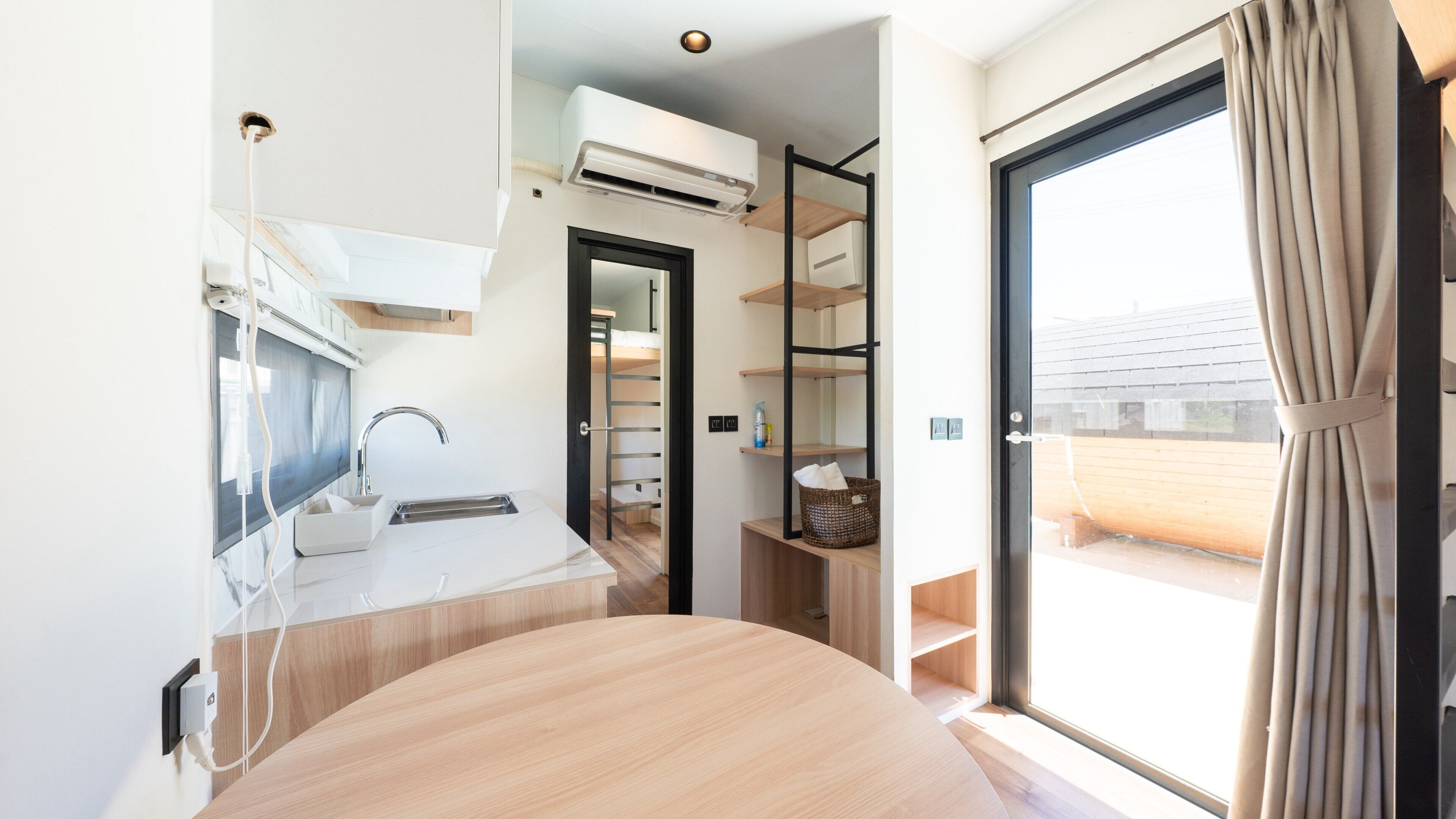 المنشأة من الداخل