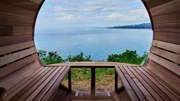 A circular wooden structure with a bench and a view of the sea. - Private Villa Yuhimi ~sunset Hill~ (Aki)