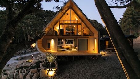 Exterior. Retreat Villa Iki