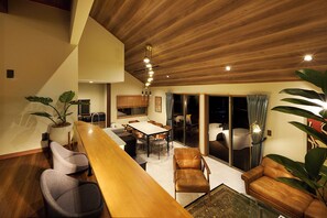 Interior - Maigre Hoodstar (Ito)