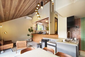 Interior - Maigre Hoodstar (Ito)