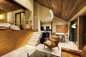 Interior - Maigre Hoodstar (Ito)