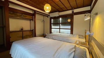 In-room safe, blackout drapes, free WiFi