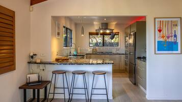 Micro-ondes, plaque de cuisson, lave-vaisselle