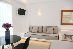 Mini Suite with Kitchenette | リビング エリア | プリンター