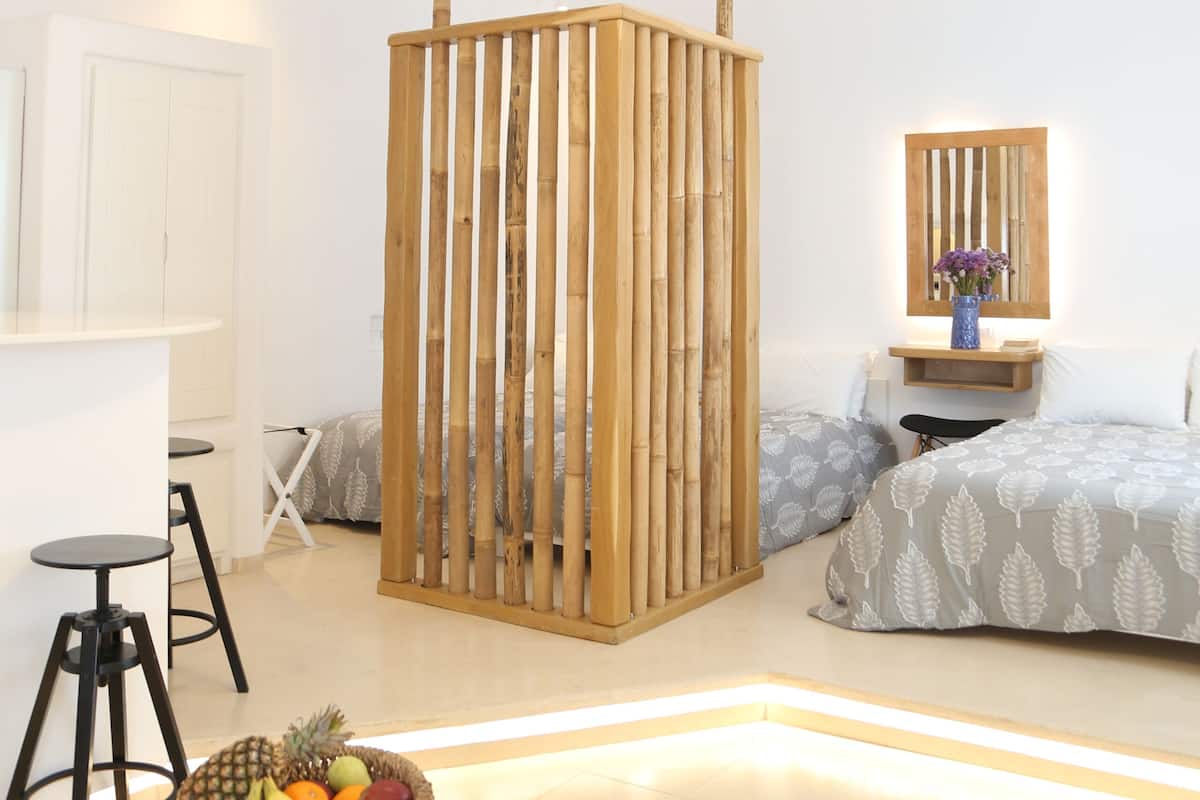 Deluxe Quintuple Studio (2 inventory) | 手提電腦工作空間、遮光窗簾/窗簾、熨斗/熨衫板、免費 Wi-Fi