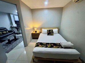 2 bedrooms, iron/ironing board, internet, bed sheets
